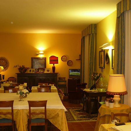 Hotel La Rocca Gubbio Bagian luar foto