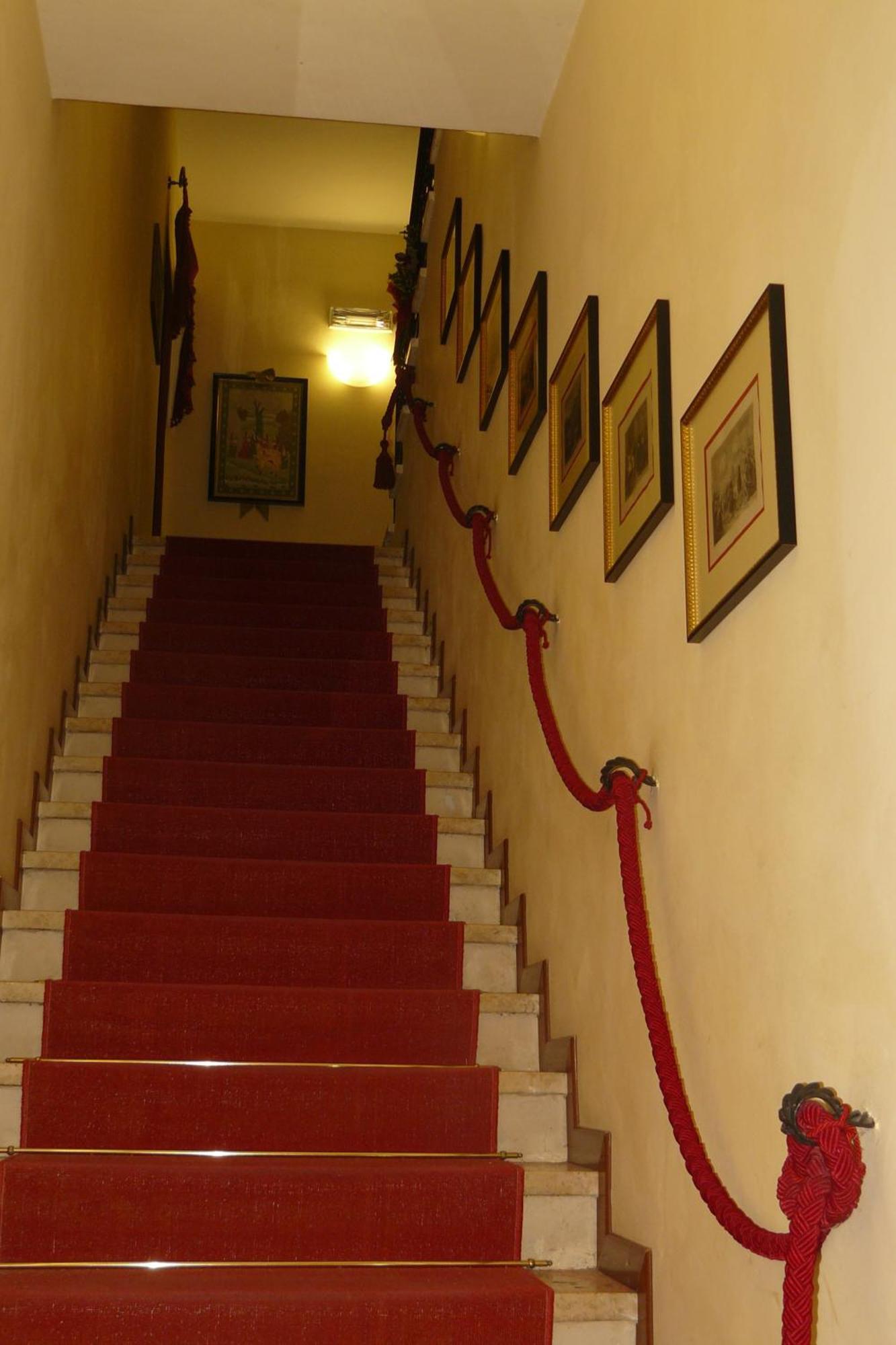 Hotel La Rocca Gubbio Bagian luar foto