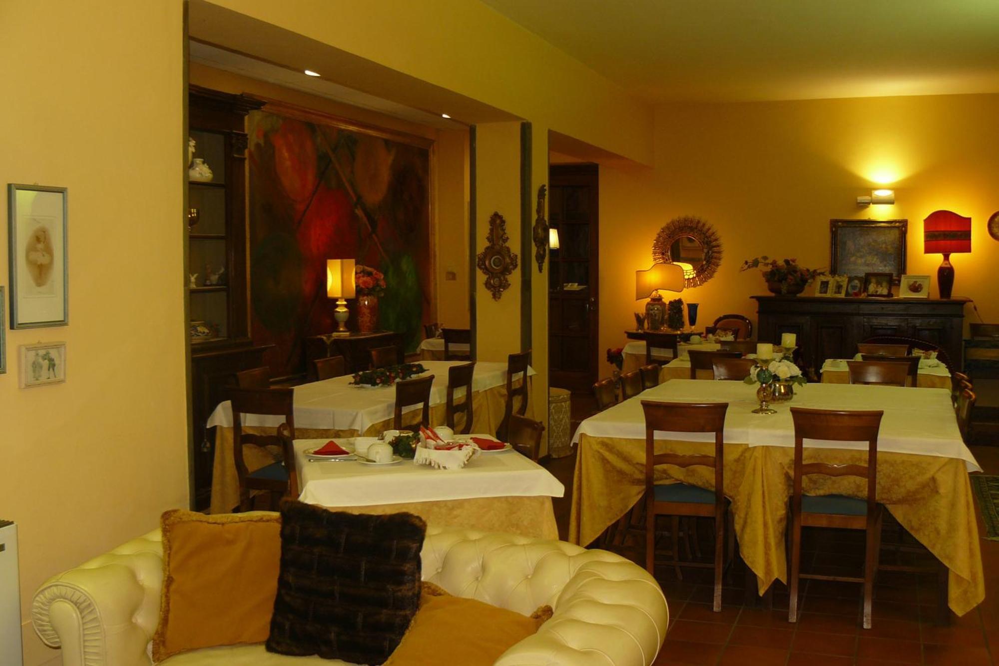 Hotel La Rocca Gubbio Bagian luar foto