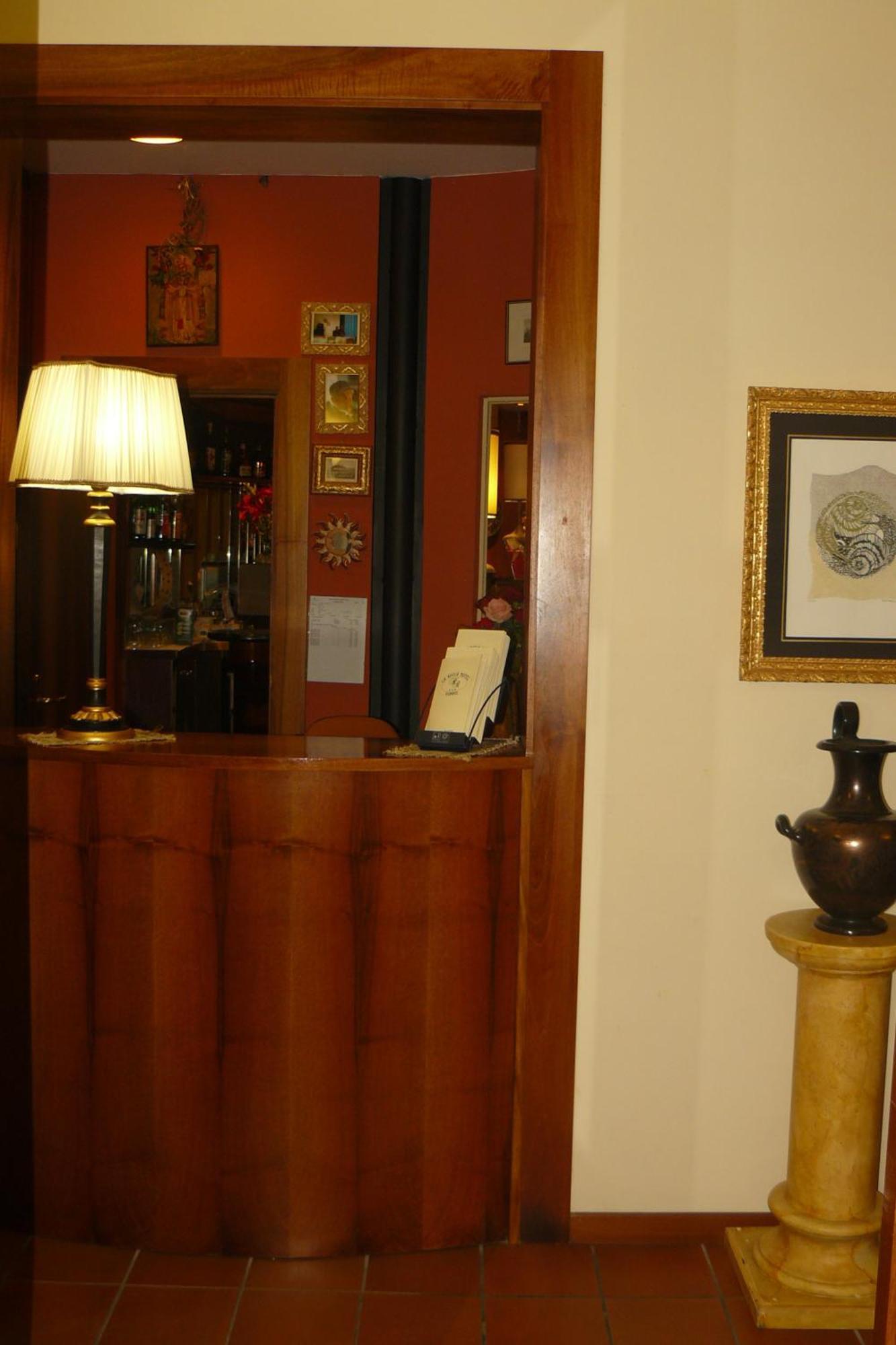 Hotel La Rocca Gubbio Bagian luar foto