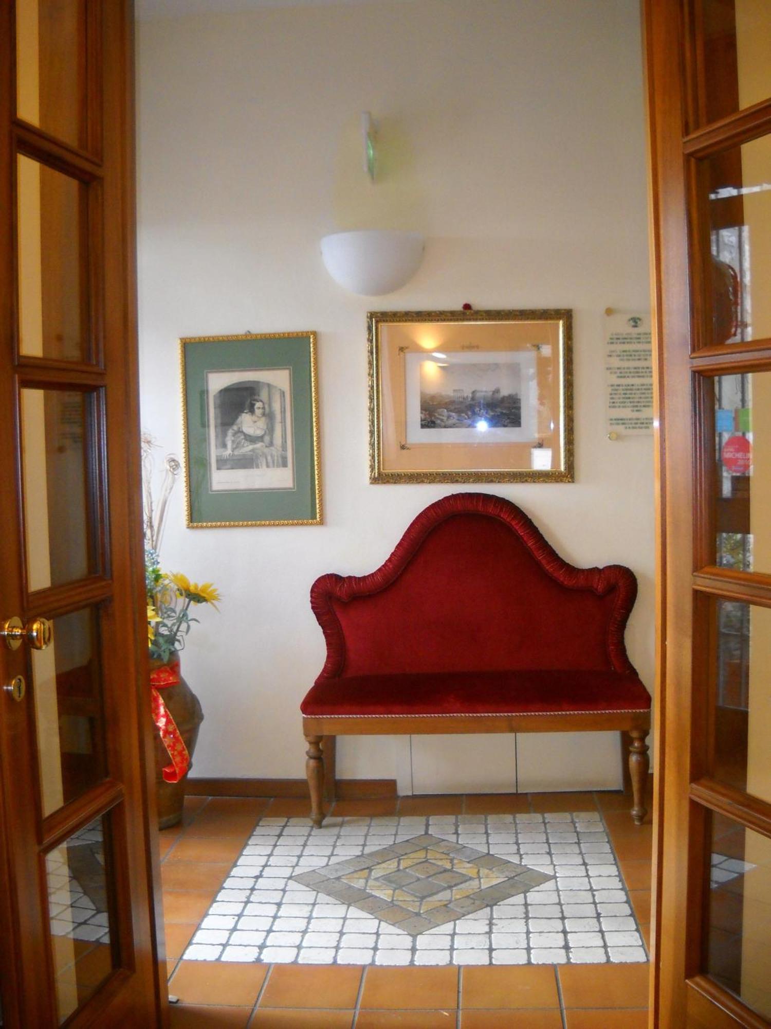 Hotel La Rocca Gubbio Bagian luar foto