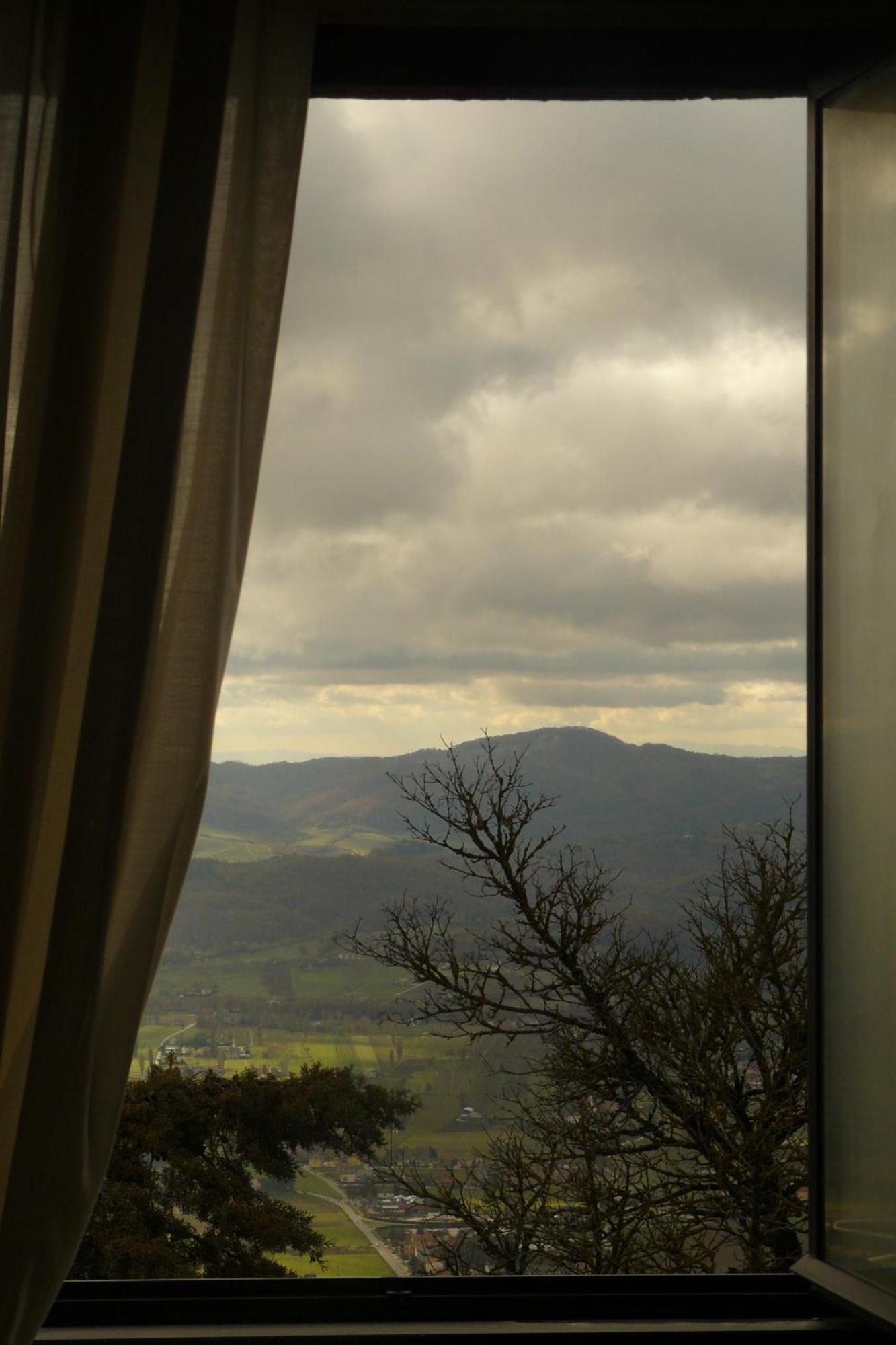Hotel La Rocca Gubbio Bagian luar foto