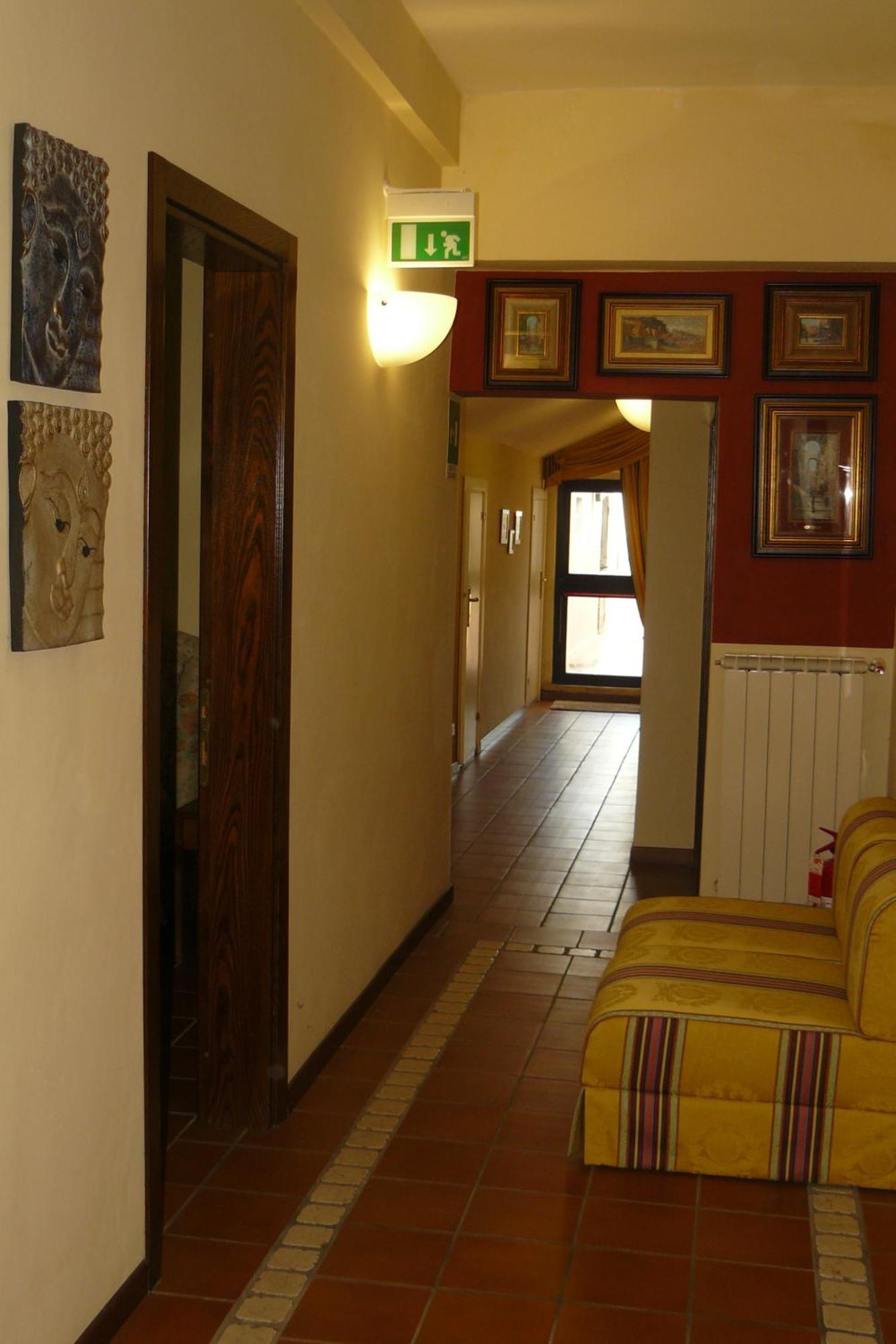 Hotel La Rocca Gubbio Bagian luar foto