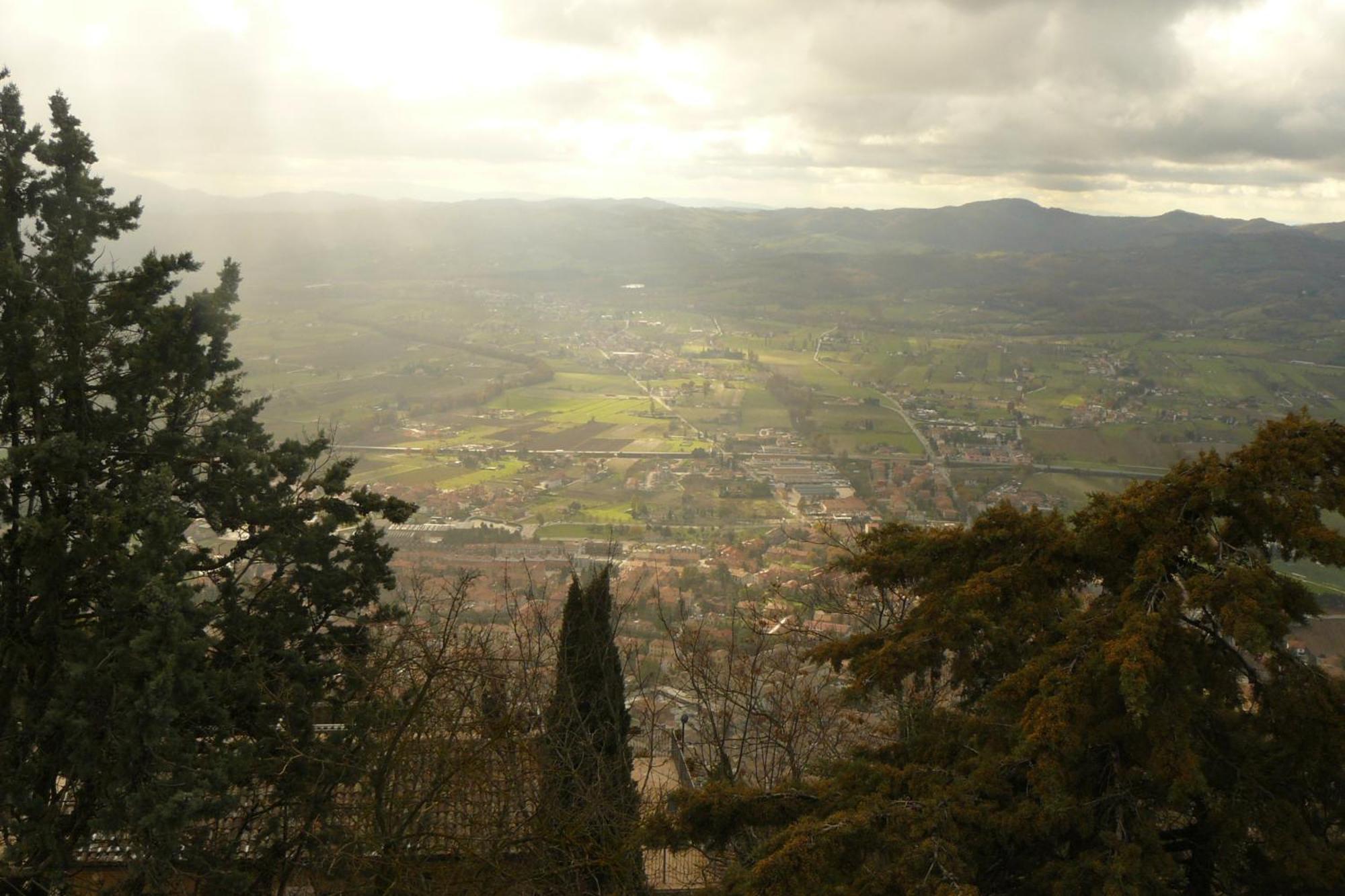 Hotel La Rocca Gubbio Bagian luar foto