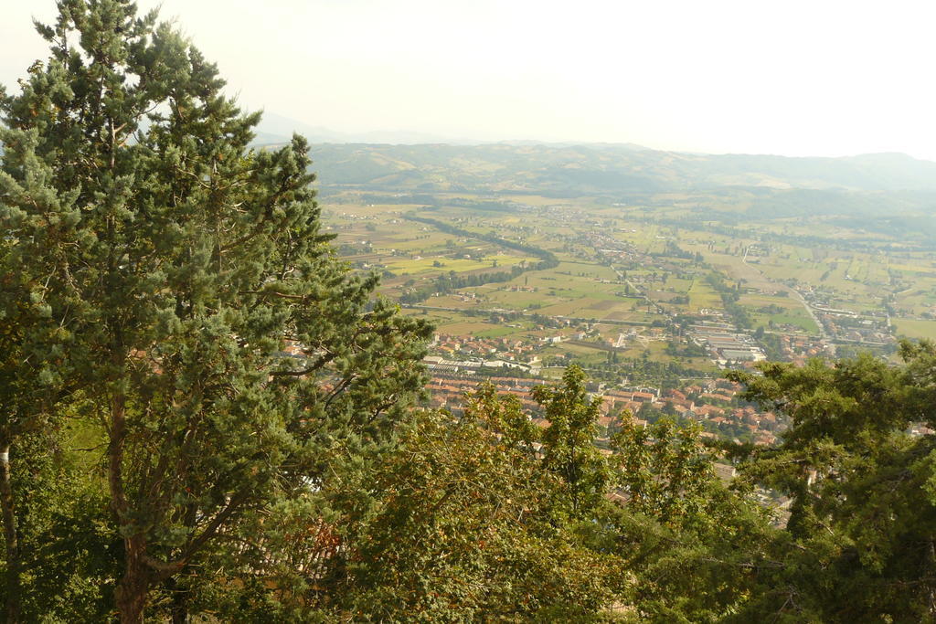 Hotel La Rocca Gubbio Bagian luar foto