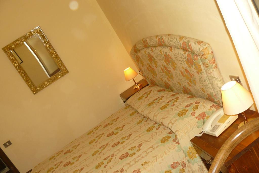 Hotel La Rocca Gubbio Ruang foto