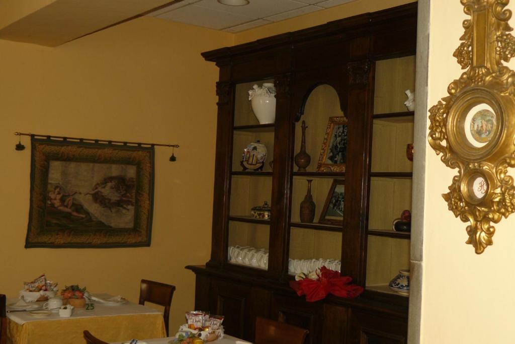 Hotel La Rocca Gubbio Bagian luar foto