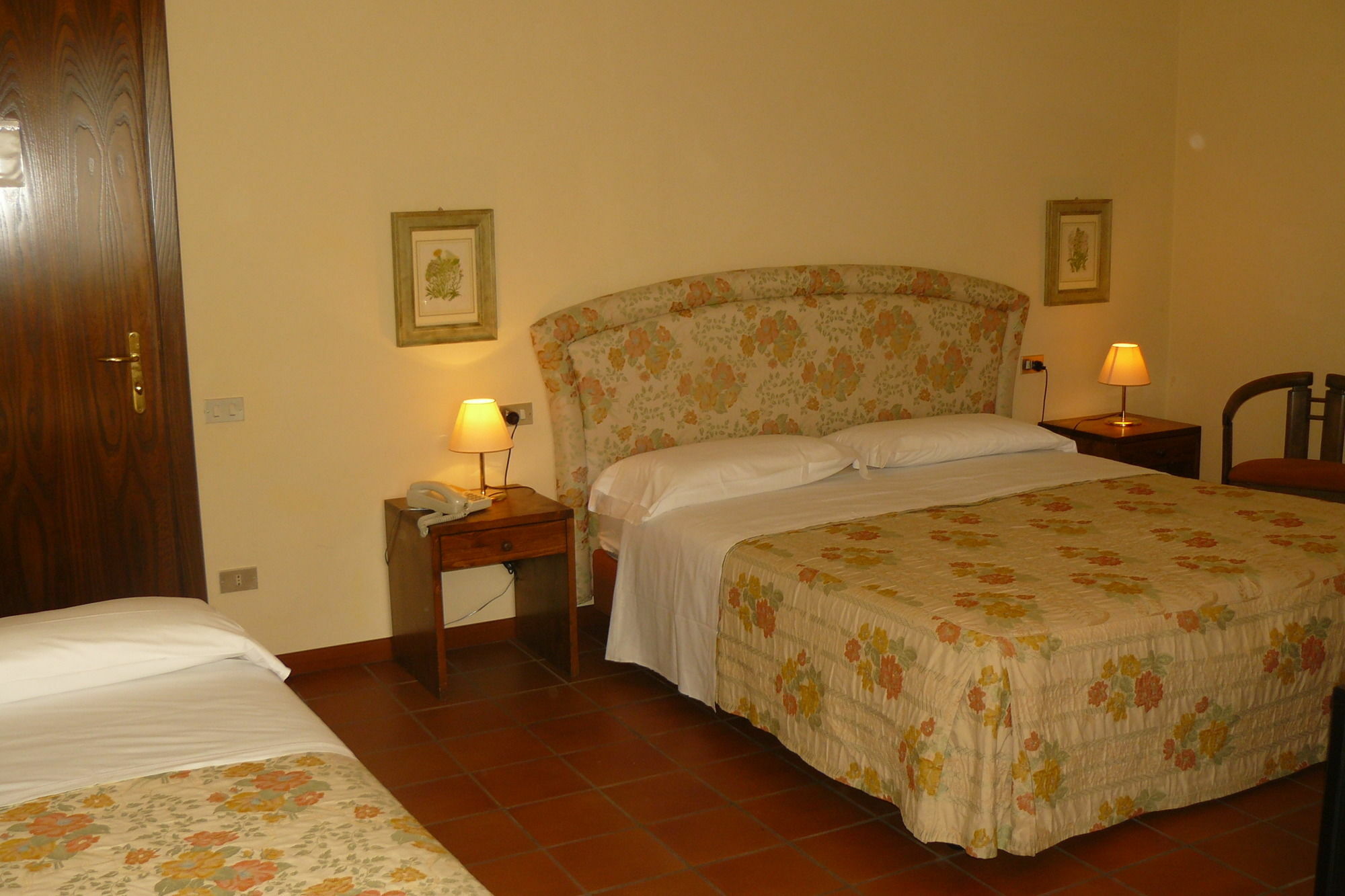Hotel La Rocca Gubbio Bagian luar foto